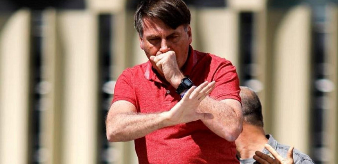 bolsonaro-tosse-durante-ato-em-favor-do-golpe-militar-no-dia-19-de-abril-1588334196974_v2_1290x716