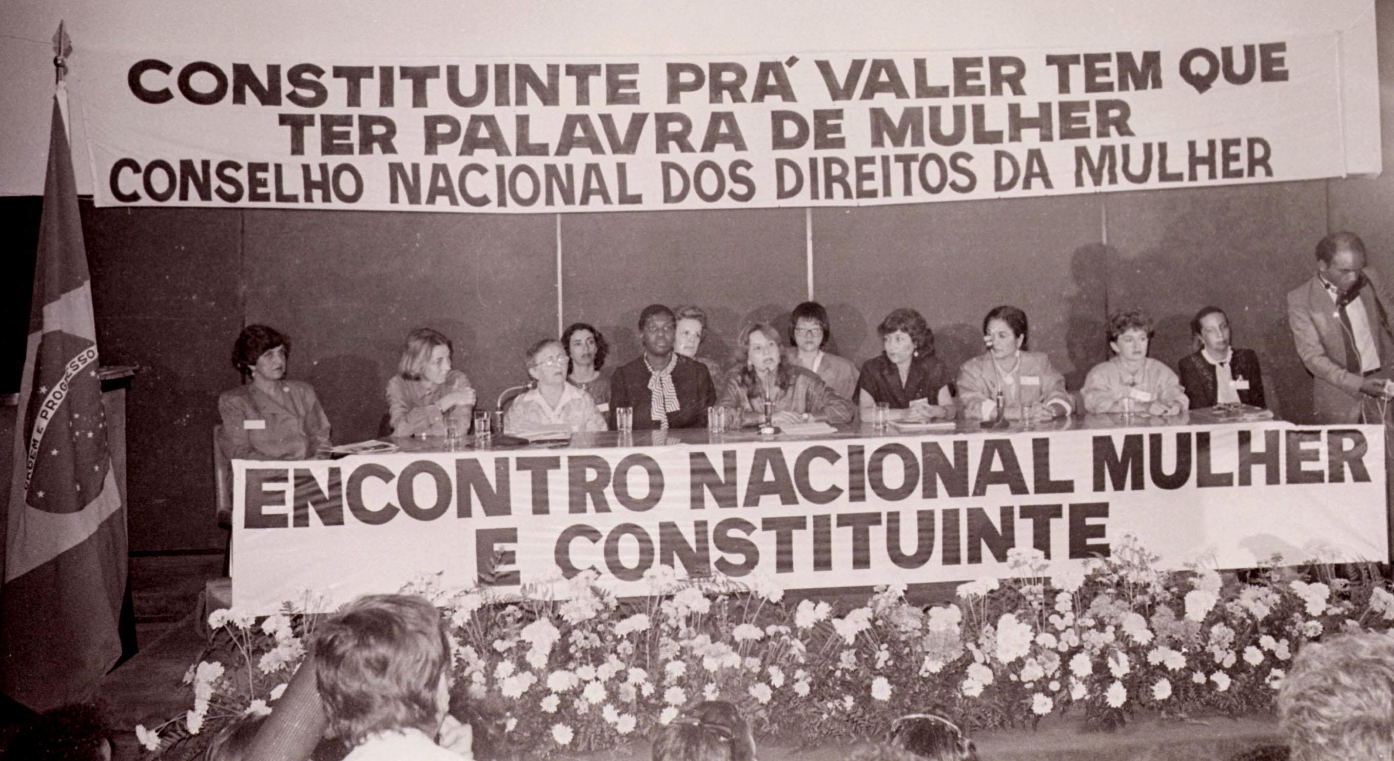 Encontro Nacional do CNDM (Conselho Nacional dos Direitos da Mulher), em 26 de agosto de 1986, que contou com a atuação de duas mil participantes, entre elas advogadas e conselheiras do CNDM, e resultou na elaboração da Carta da Mulher Brasileira aos Constituintes, entregue ao deputado Ulysses Guimarães, presidente da ANC, no dia 26 de março de 1987, num ato solene em que estiveram presentes 800 mulheres.